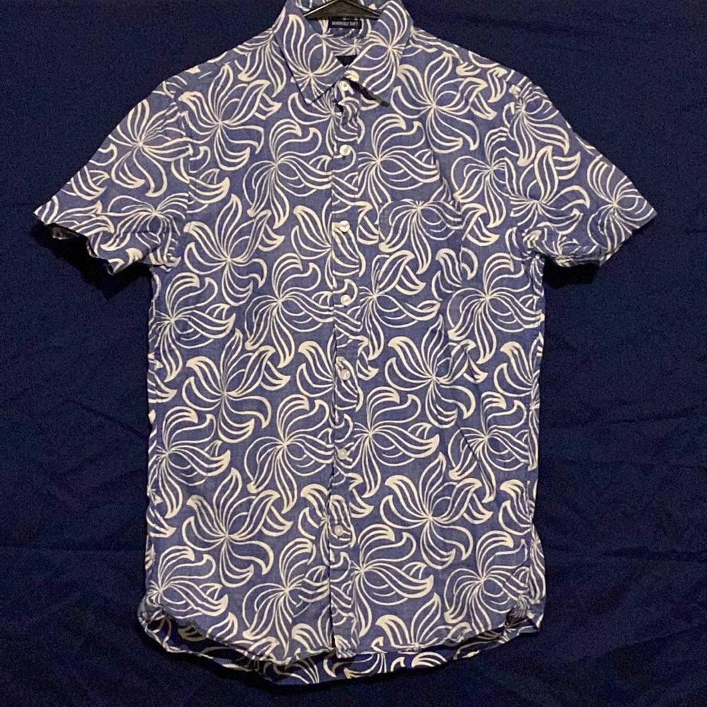 AMERICAN EAGLE OUTFITTER MENS BUTTON DOWN SHIRT SIZE XS